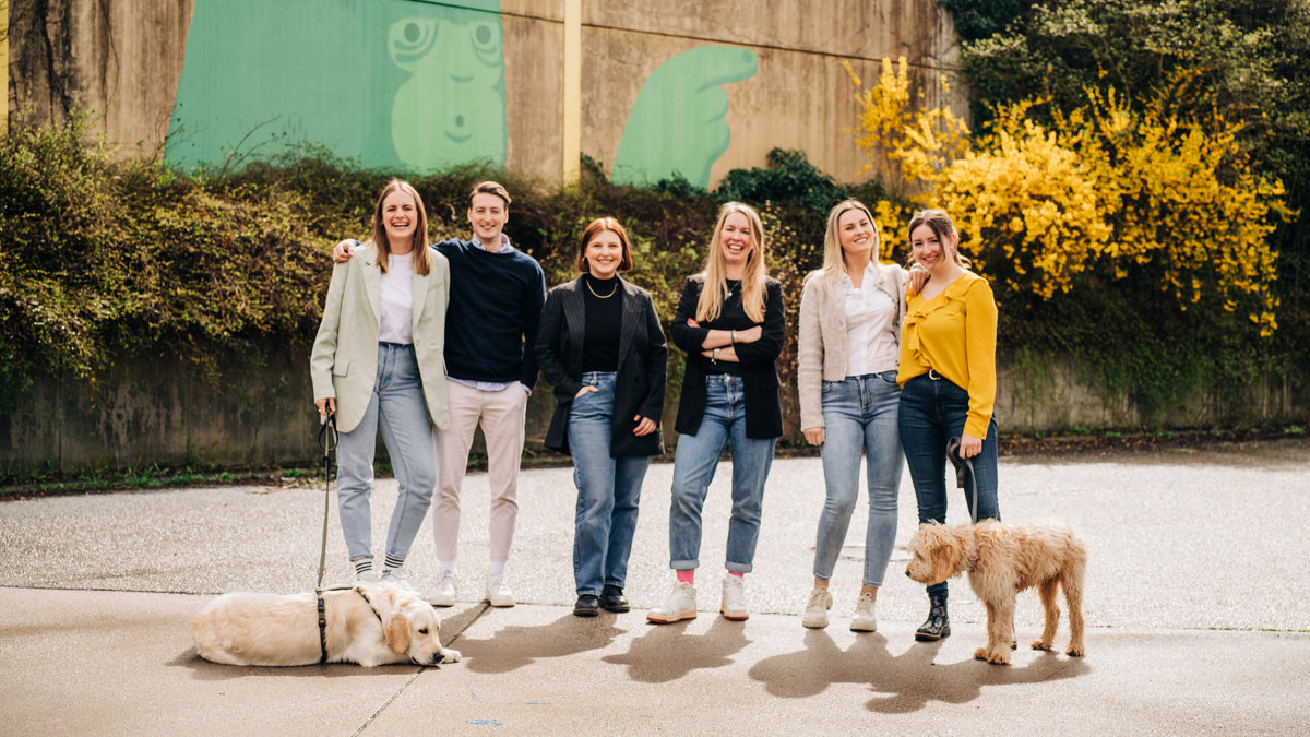 Team Annimally mit Hunden – Hersteller von Futterergänzungen für Tiere